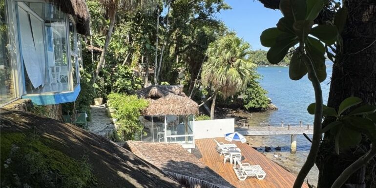 casa-costeira-sul-da-ilha-11